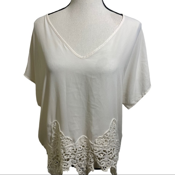 Astr womens blouse crochet bottom short sleeve cream color size medium - Picture 2 of 9
